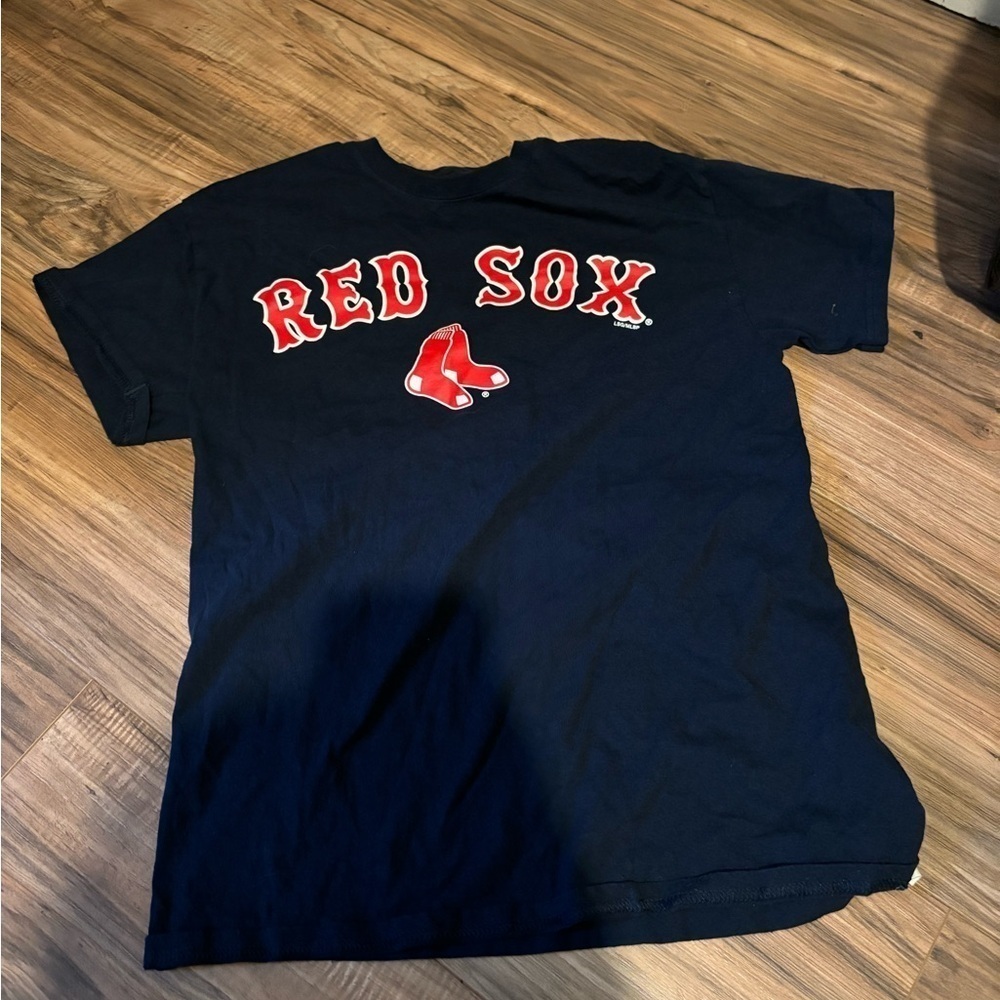 Size M men’s Boston Red Sox tee short sleeve with red and navy blue
